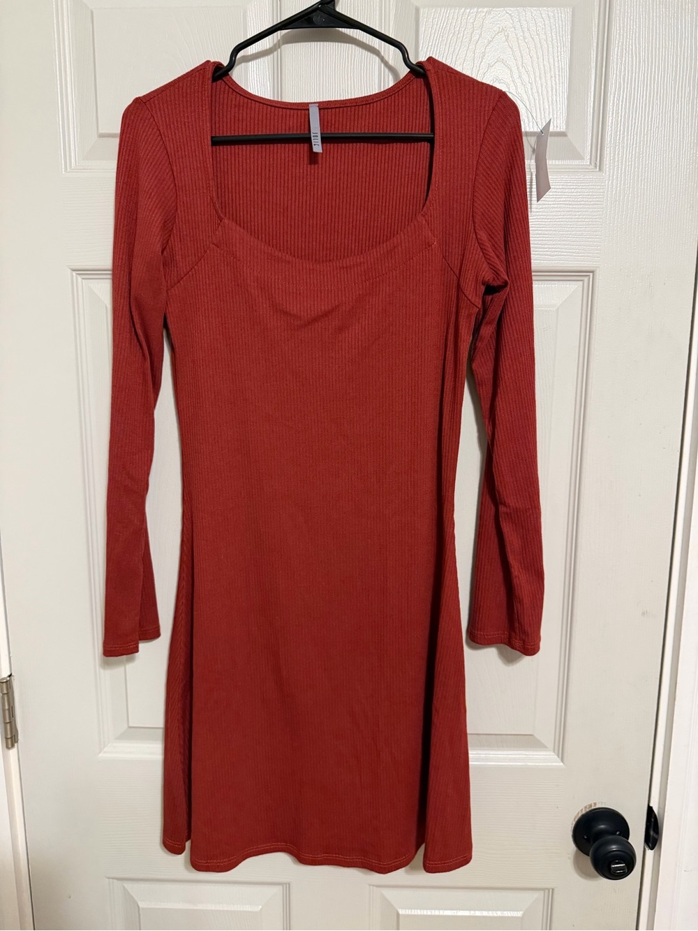 Jolie Long-Sleeve Scoop Neck Ribbed Dress - Rust Red